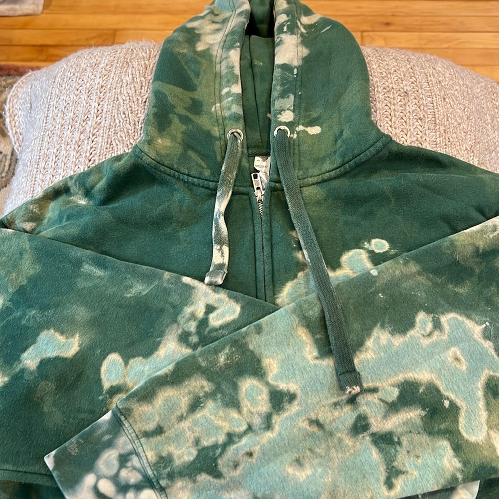 Green Camo Front Zip Hoody size Large